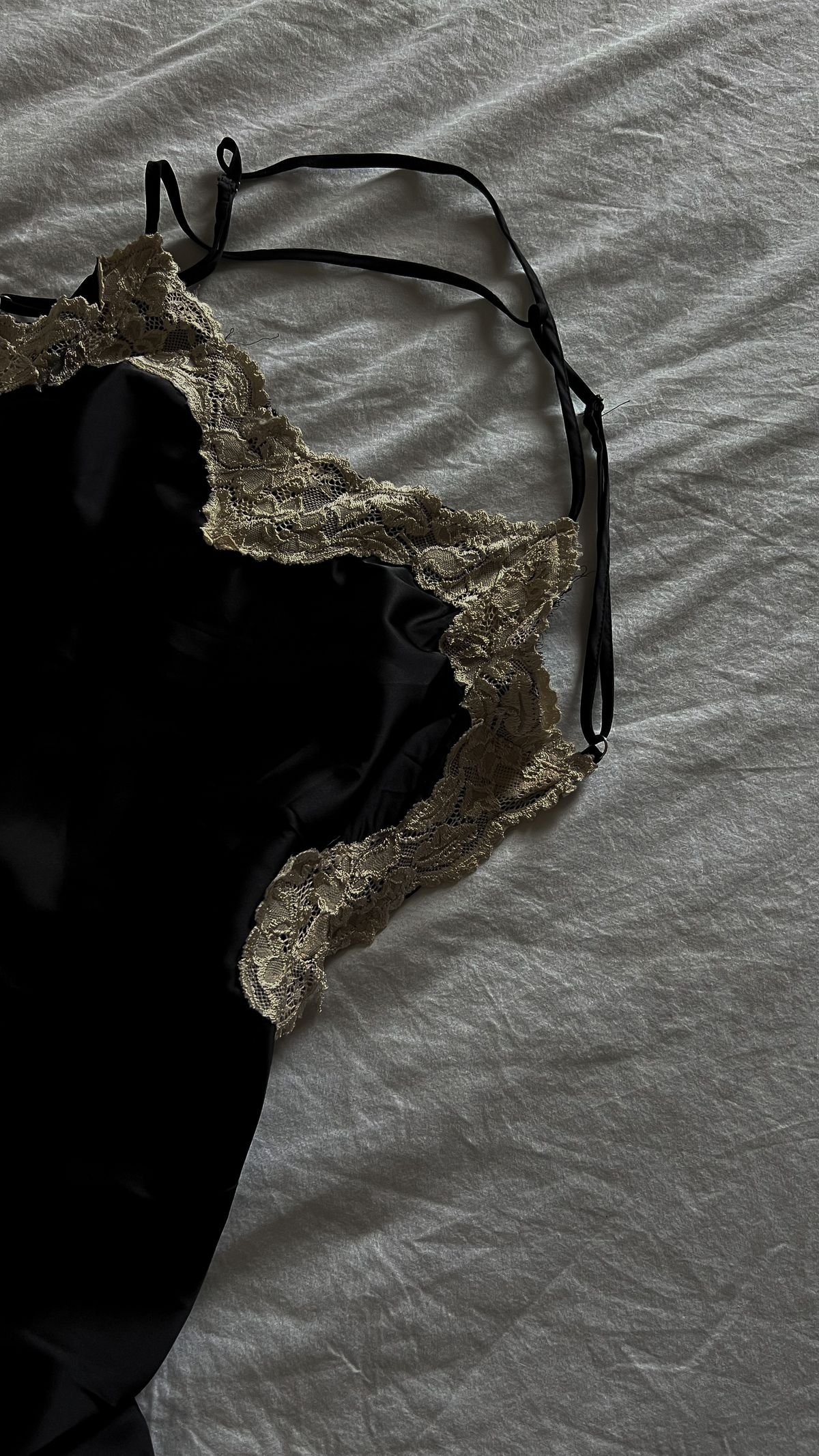 Nuisette satin élégante avec robe de chambre assortie