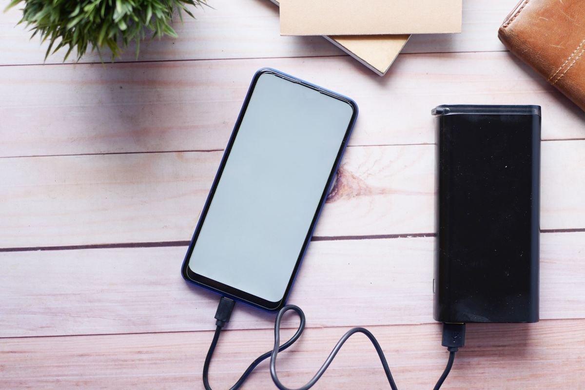 Powerbank solaire 30000 mAh étanche avec lampe LED