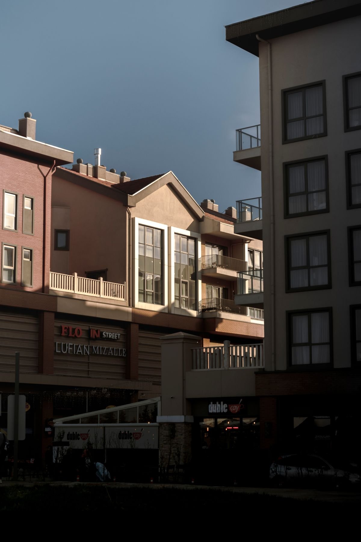 Immeuble mixte R+5 boutiques et bureaux, axe passant