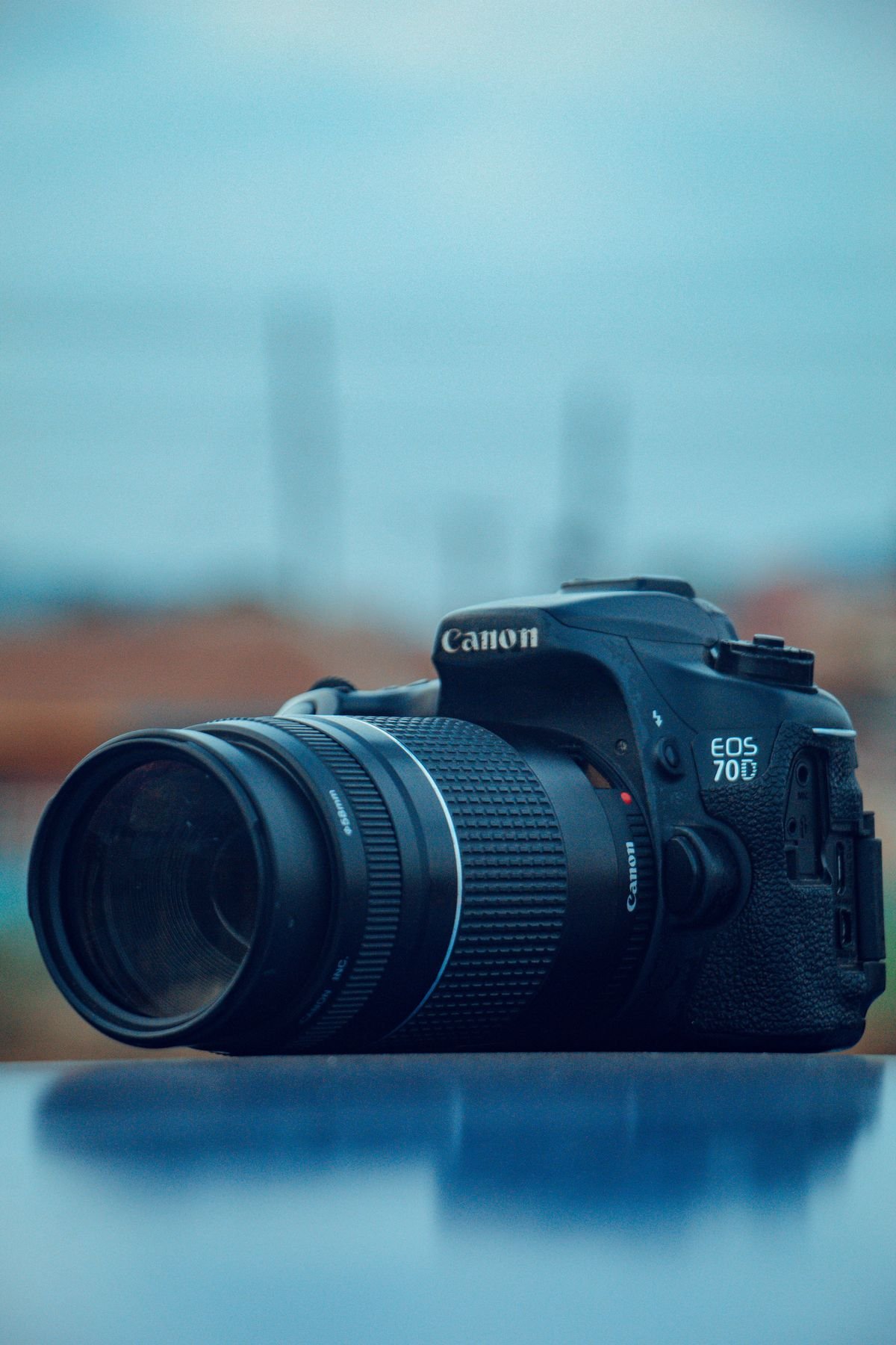 Appareil photo Canon EOS 2000D avec objectif 18-55mm