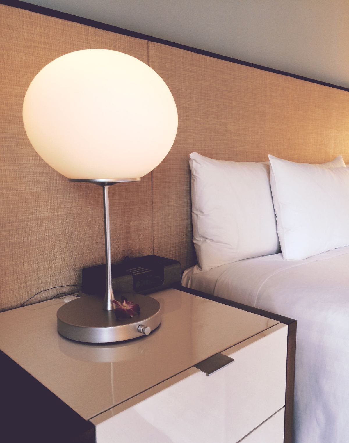 Chambre d’hôtel climatisée avec petit-déjeuner inclus/nuit
