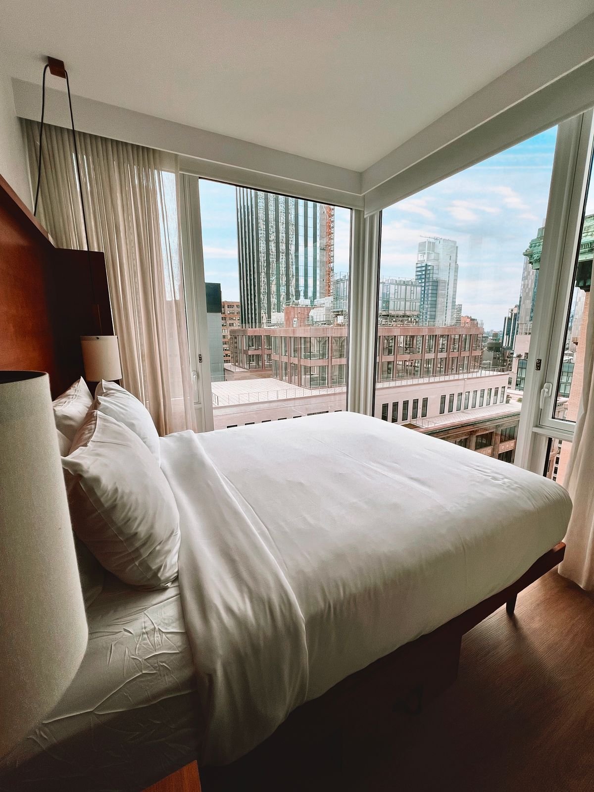 Suite hôtel standing wifi et room service, vue ville/nuit