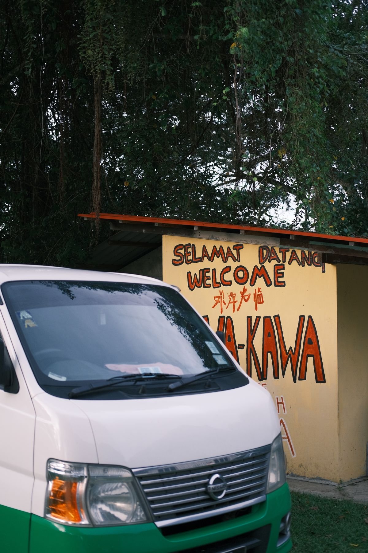 Mini-bus Nissan Urvan 15 places très bon état