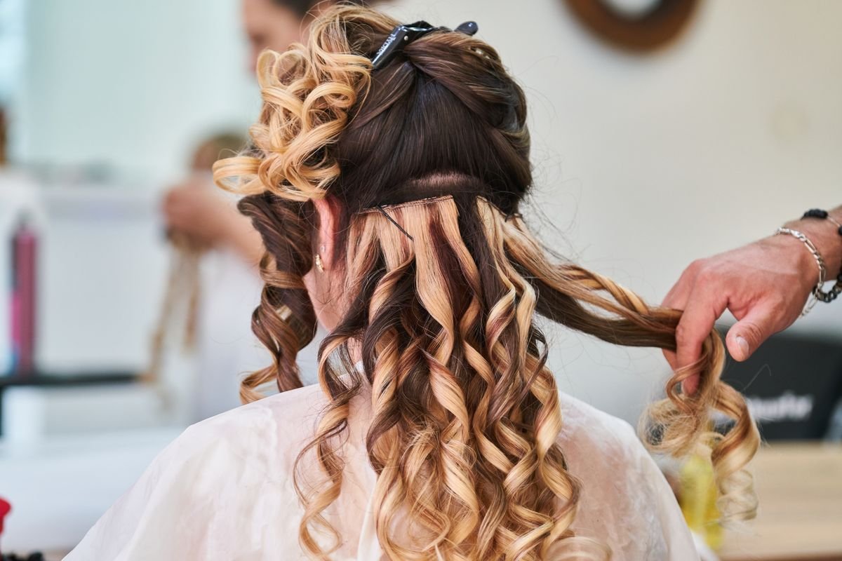 Extensions à clips cheveux raides 7 bandes 60 cm brun