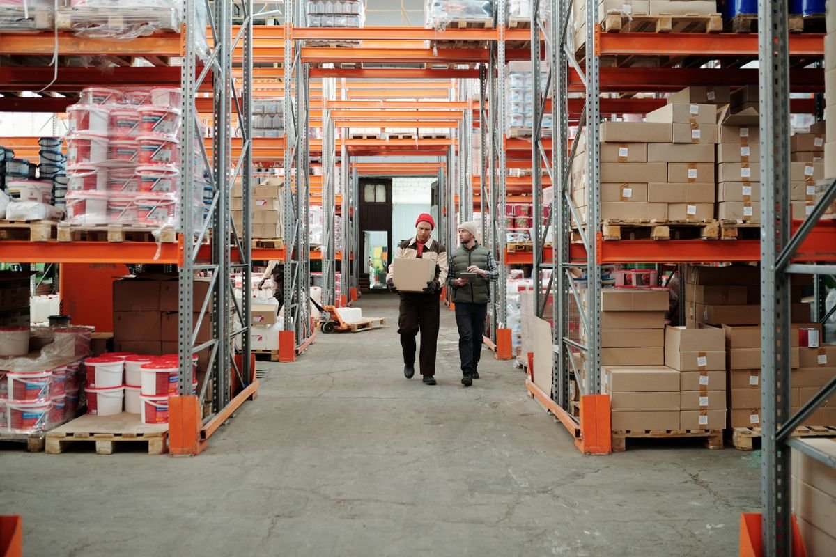 Magasin entrepot 300m2 avec quai de chargement
