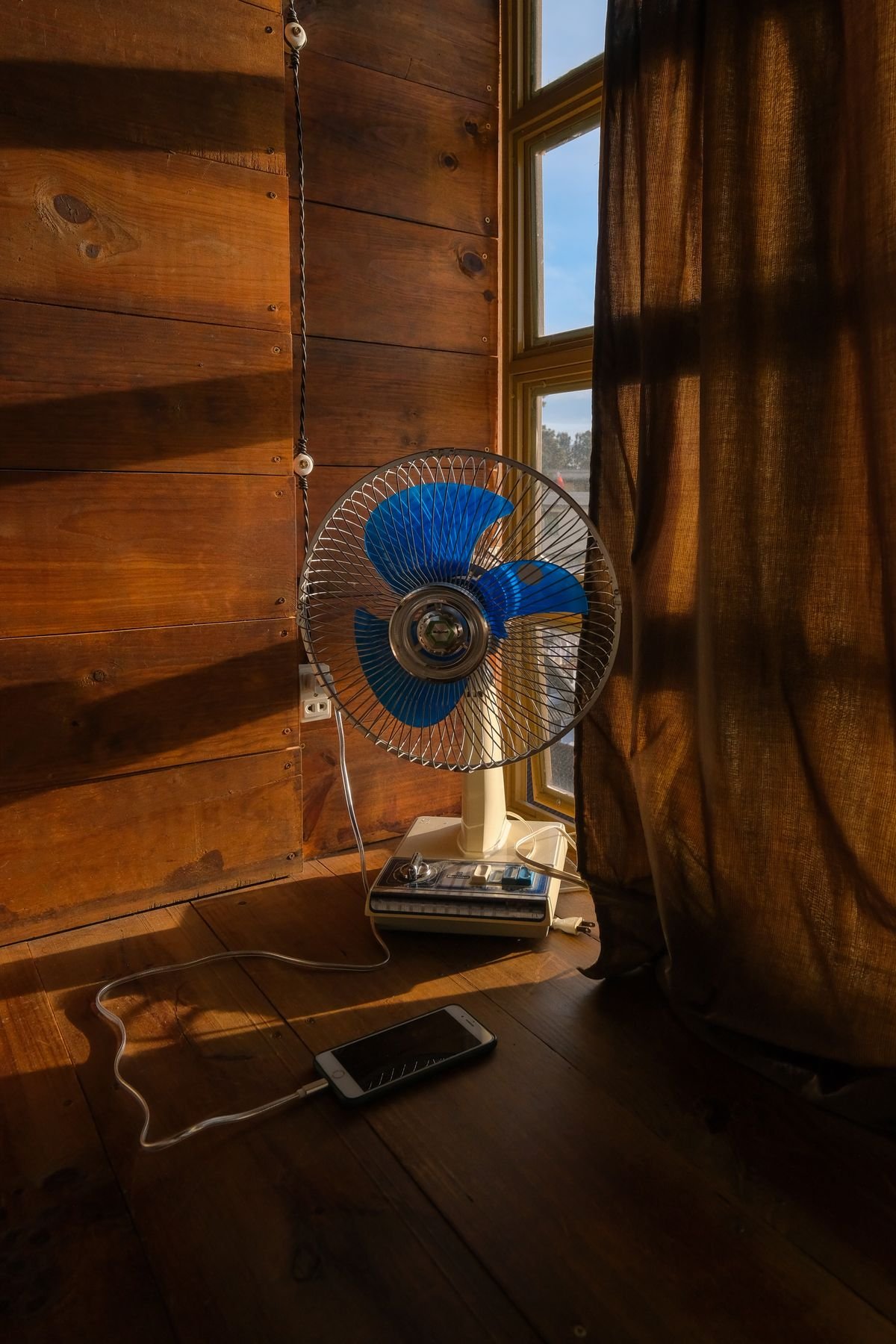 Ventilateur rechargeable avec lampe LED Solaire bon plan