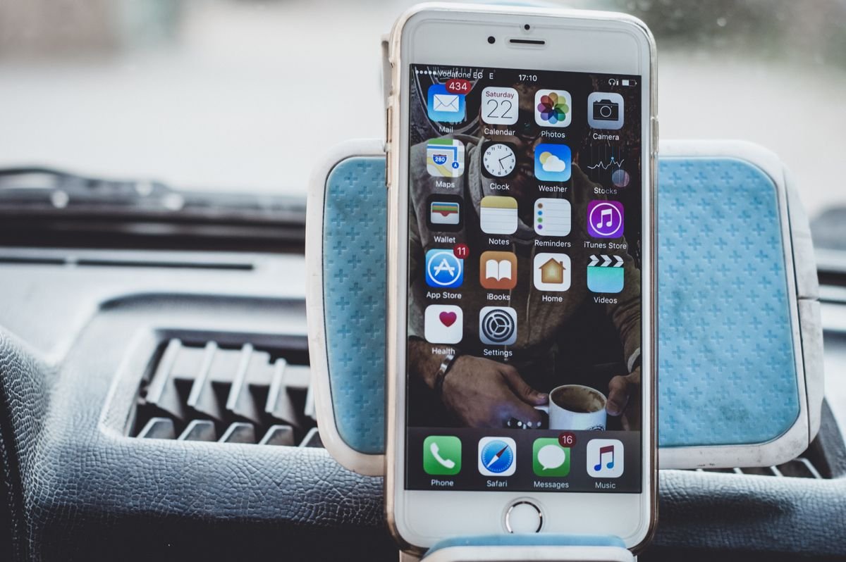 Support voiture magnétique pour smartphone universel