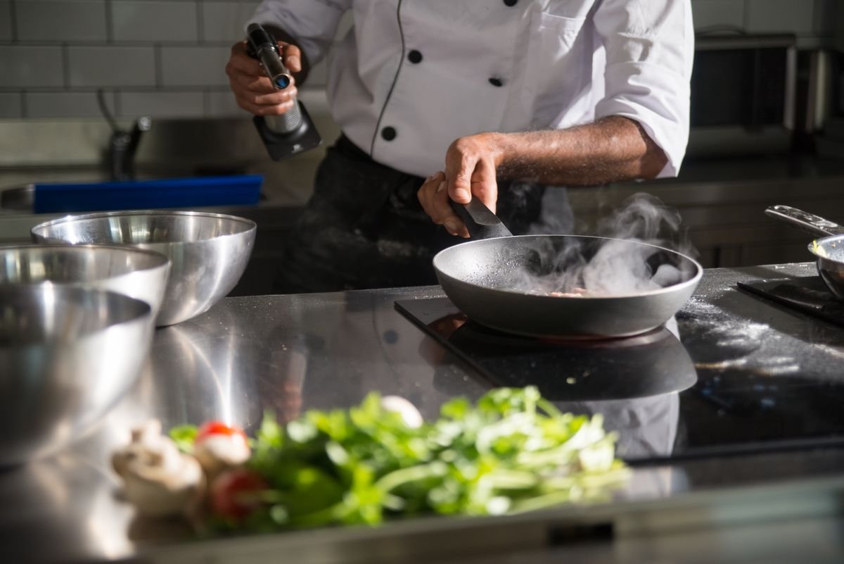 Cuisinière à domicile repas séminaire entreprise